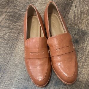 Clarks Women's Tan Loafers